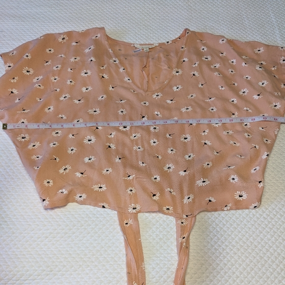 ANTHROPOLOGIE SIM & SAM Oversized Tie front Daisy Flower V-neck Blouse Crop Top - Picture 8 of 11
